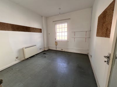 5 St. Martins Street, Wallingford, Class E Retail / Leisure / Retail / High Street Retail / Retail - In Town Lease Assignment - IMG_8351.JPG