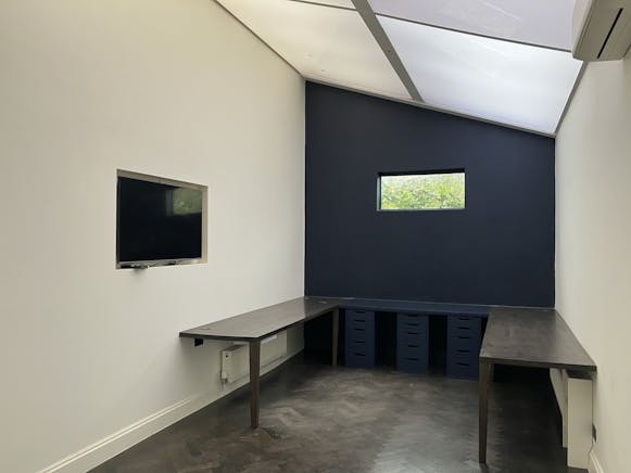 Unit 3, Alexandra Business Centre, Alexandra Road, Addlestone, Industrial / Warehouse To Let - IMG_4342.JPG