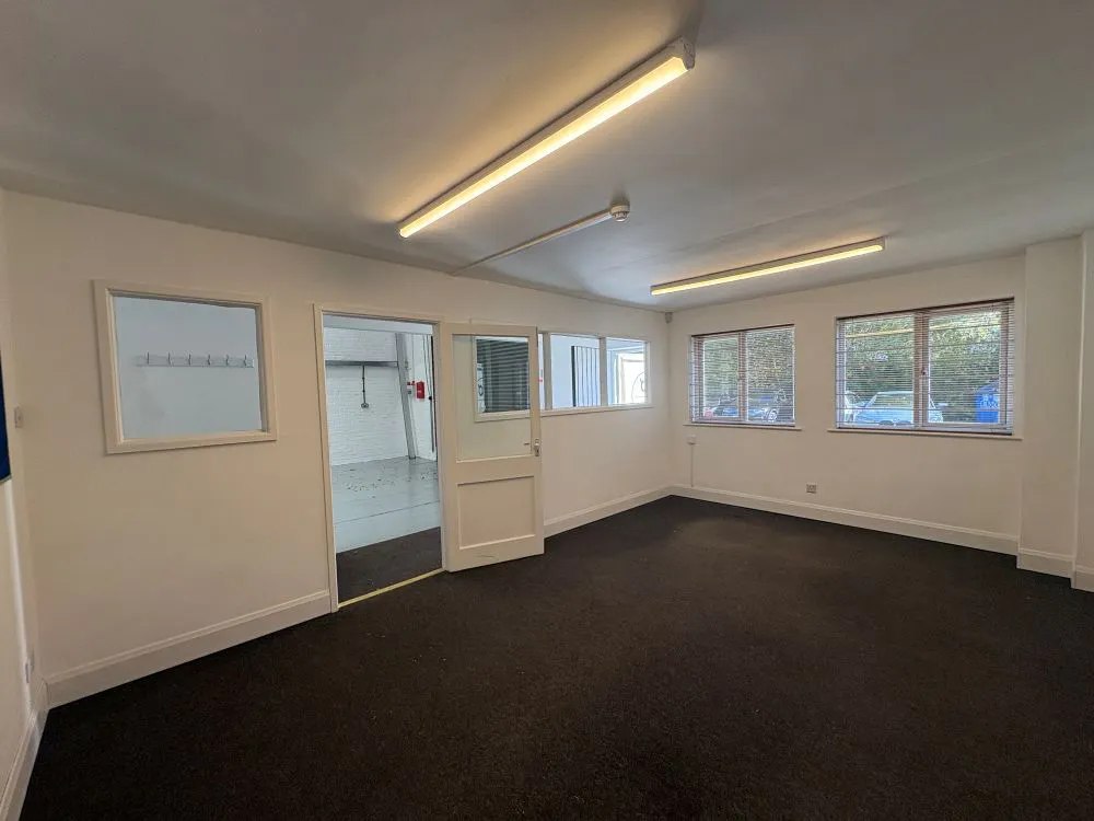 4 Thorpe Close, Banbury, Industrial To Let - IMG_4097.jpg