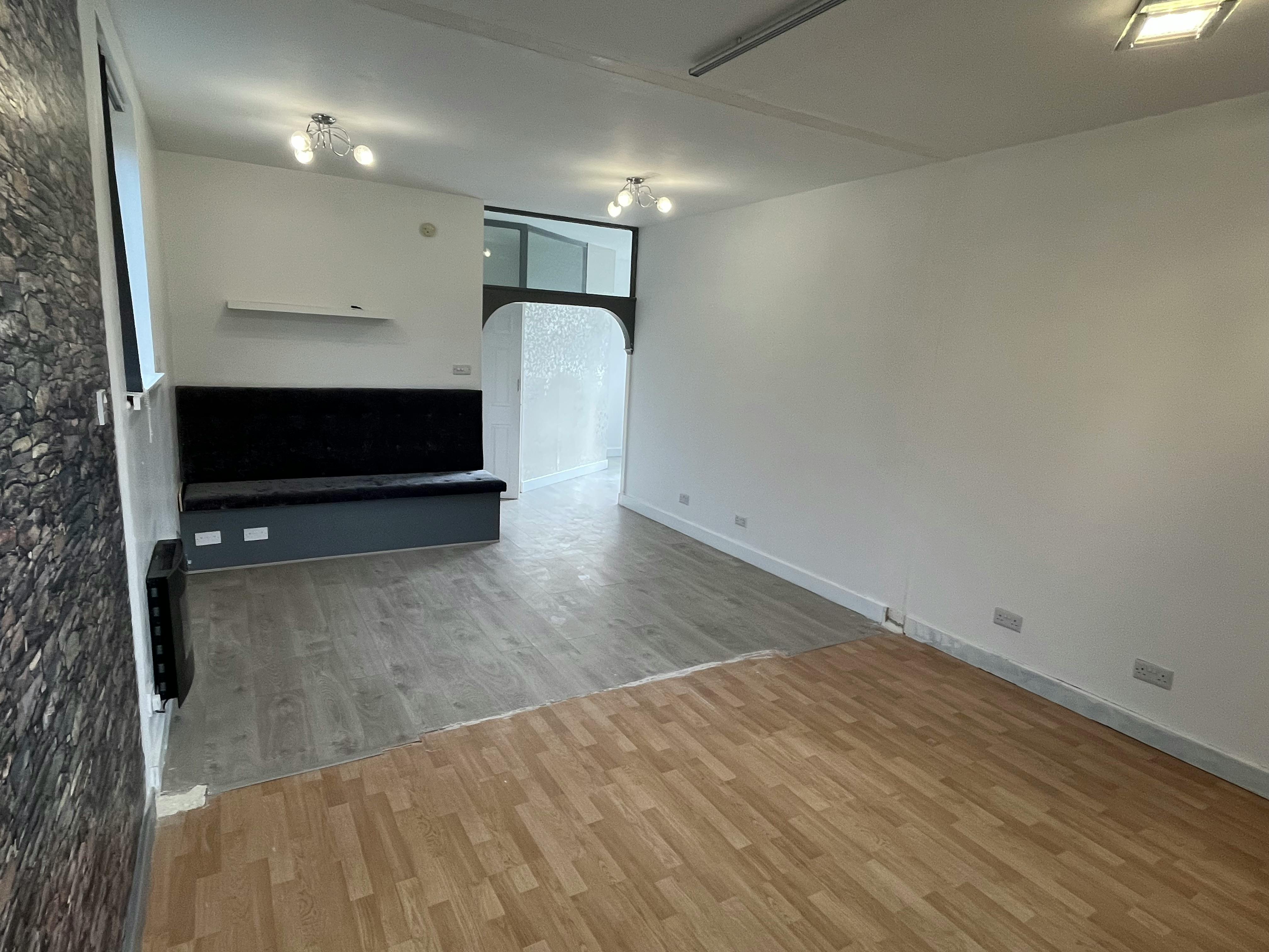 Retail/Shop in Stanmore - photo 3