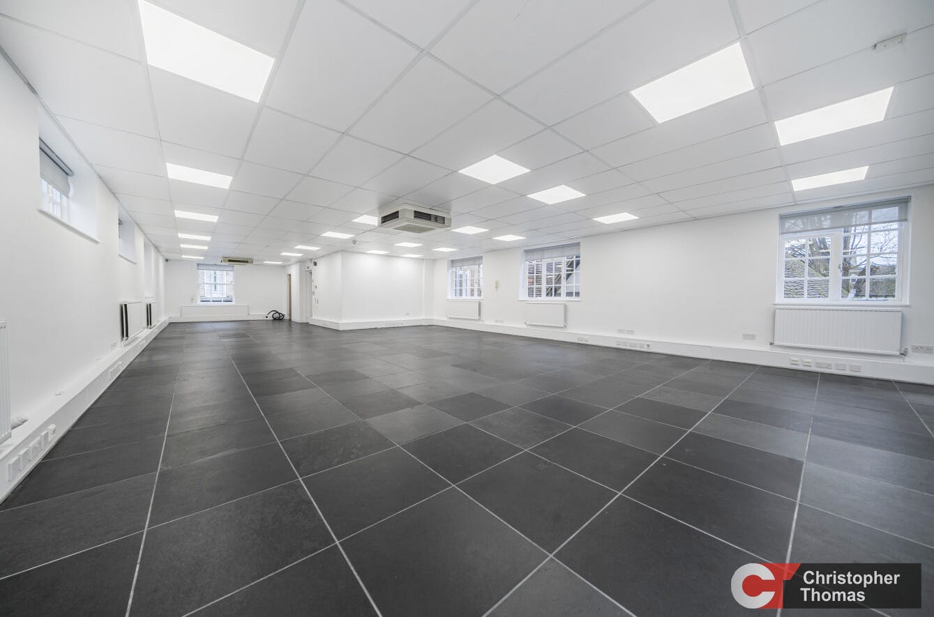 119-120 High Street, Eton, Office To Let - 1st floor main office area.jpg