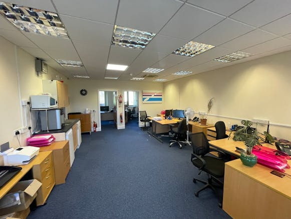 First Floor, Regent House, Battle, Office To Let - IMG_4198.JPEG