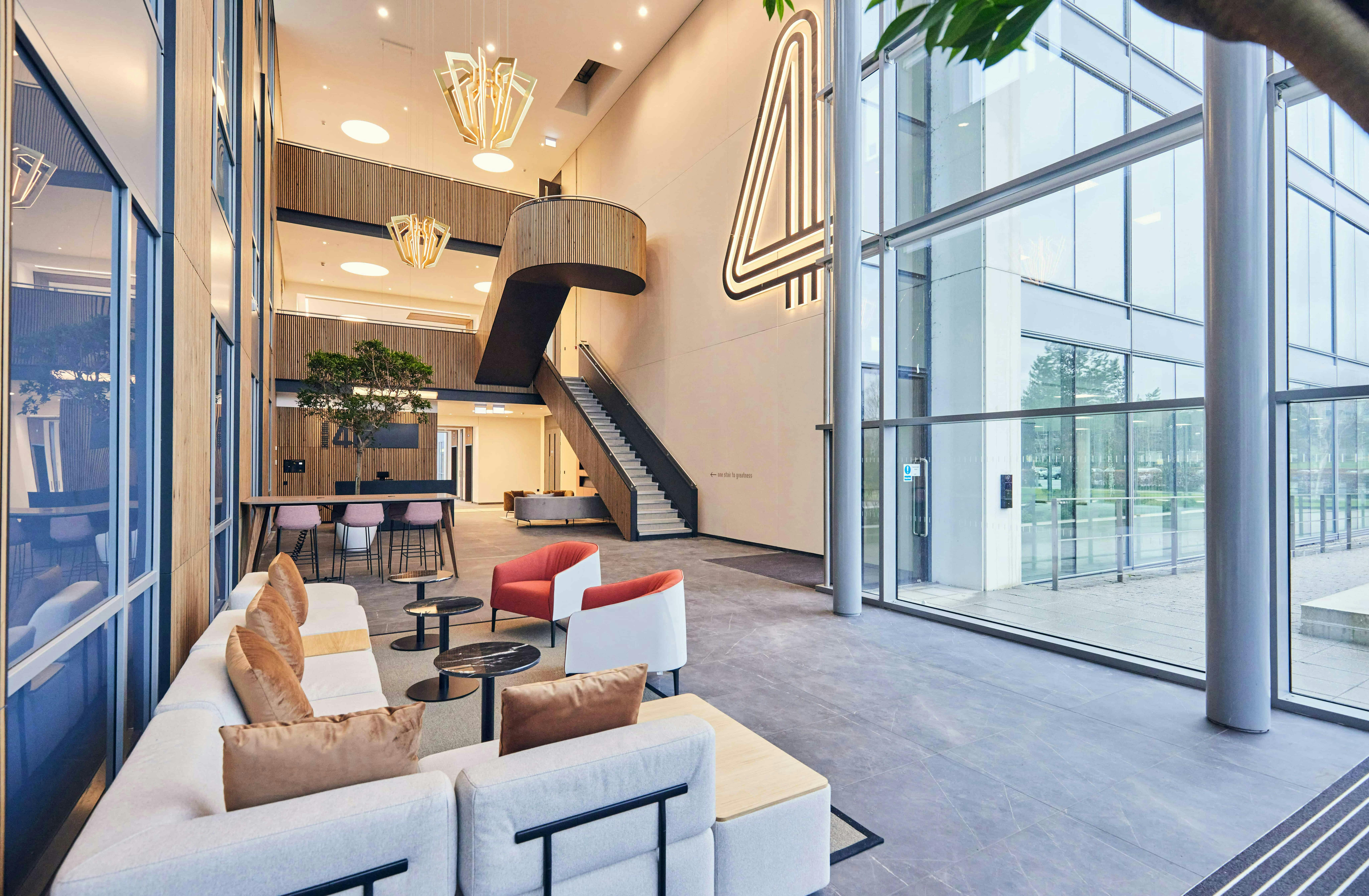 Office in Weybridge - photo 2