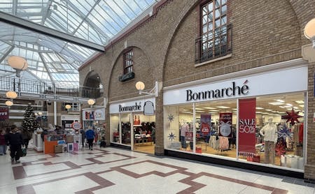 14-15 Market Place, Burgess Hill, Retail To Let - IMG_7927.jpeg