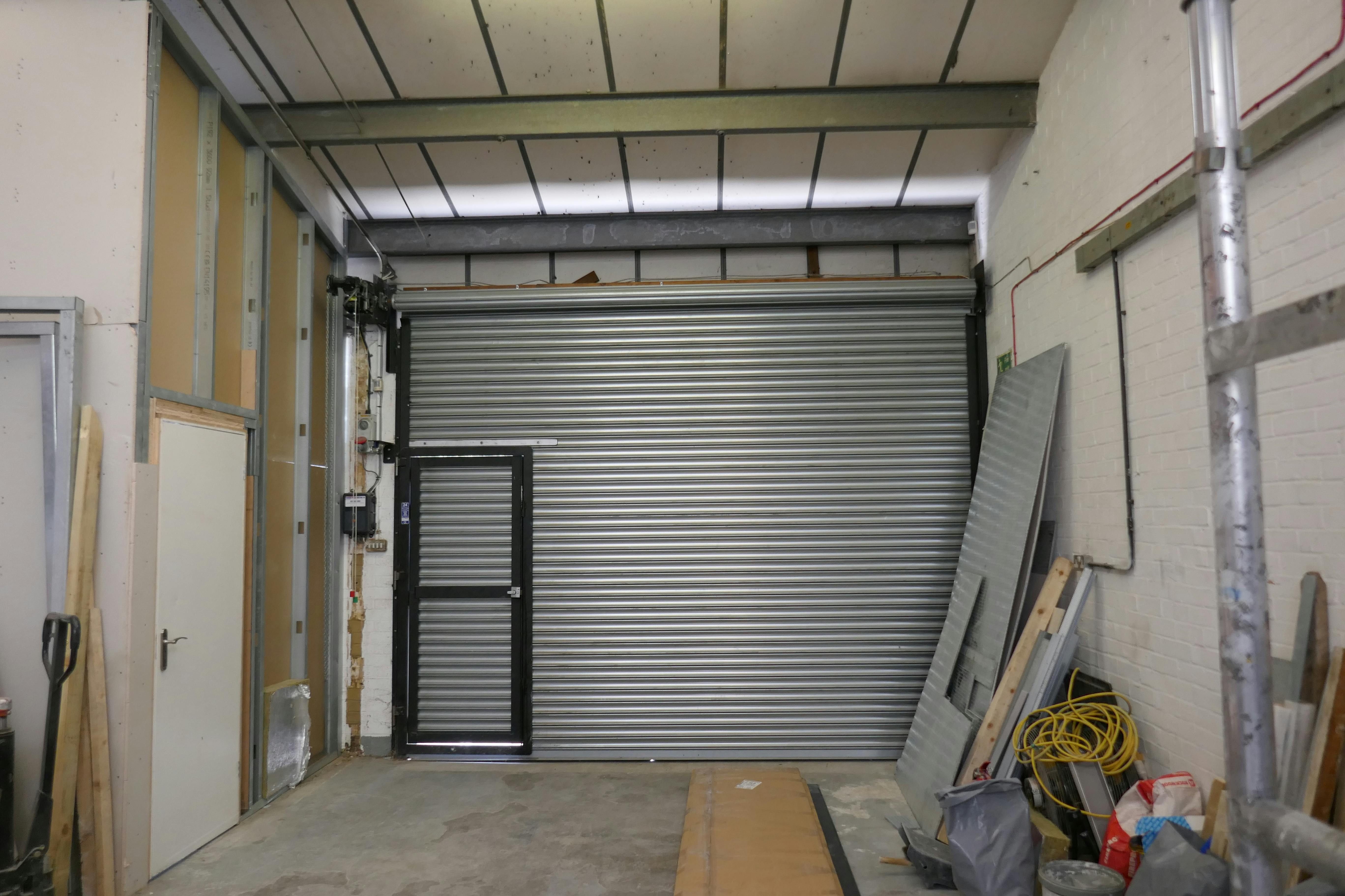 27 Oakwood Hill Industrial Estate, Oakwood Hill, Loughton, Industrial To Let - P1050494.JPG