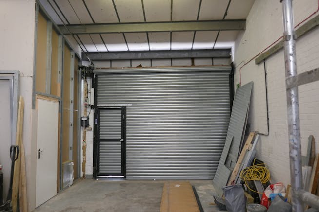 27 Oakwood Hill Industrial Estate, Oakwood Hill, Loughton, Industrial To Let - P1050494.JPG