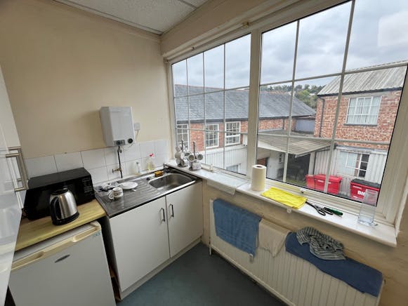 Brow Business Centre, Copyground Lane, Unit B, High Wycombe, Industrial / Offices To Let - 20251010_132859396_iOS.jpg