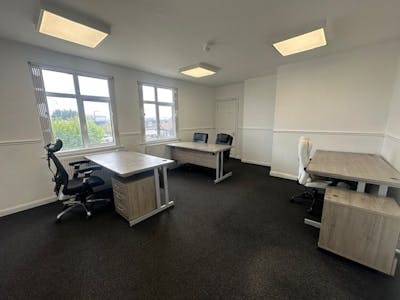 9 Station Road, Slough, Office / Serviced Office To Let - 9a Station Road int 1.jpg