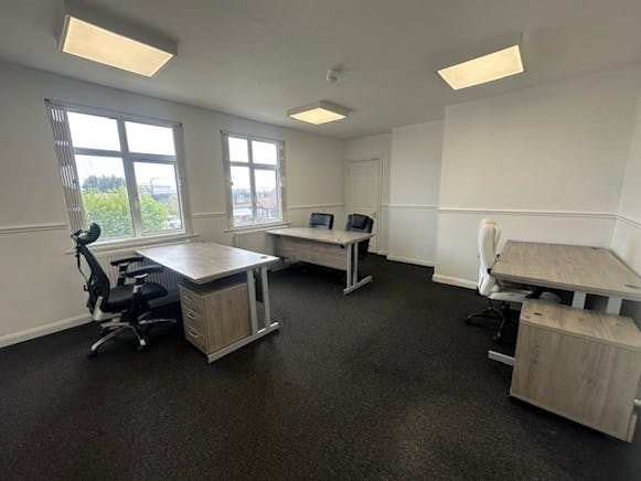 9 Station Road, Slough, Offices / Offices To Let - 9a Station Road int 1.jpg