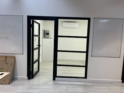 Modern Warehouse, Unit 5 Century Court, Aylesbury, Industrial / Industrial/Logistics To Let - IMG_1100.JPG