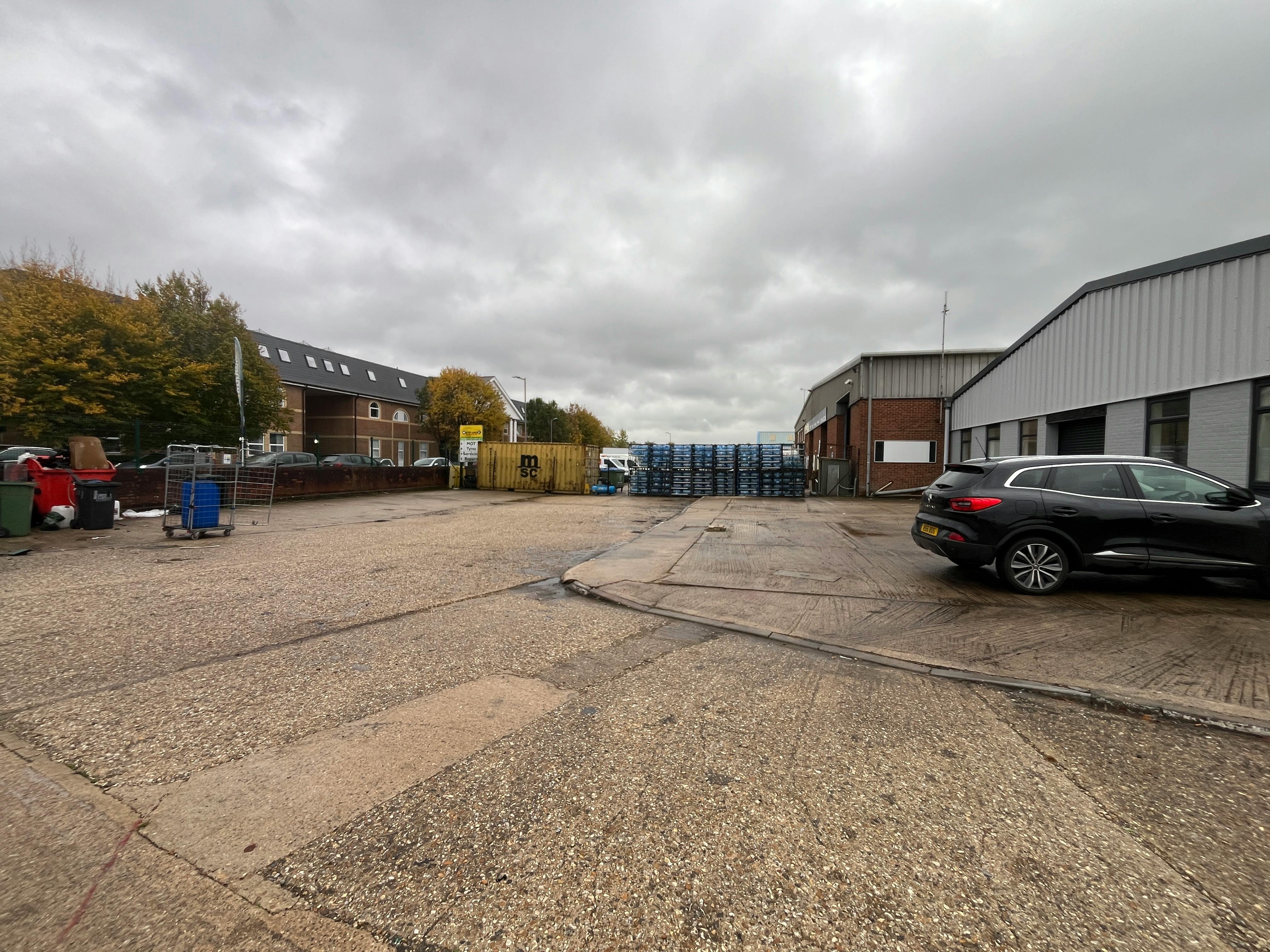 Units 2-4 The Point, Aylesbury, Industrial To Let - 20251023_082650451_iOS.jpg