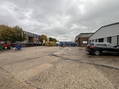 Units 1-4 The Point, Aylesbury, Industrial To Let - 20251023_082650451_iOS.jpg