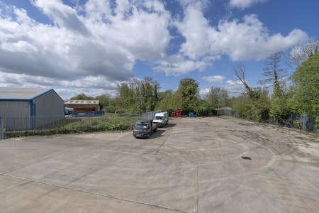 Newbury 35, Bone Lane, Newbury, Industrial / Warehouse To Let - Newbury 35 - yard