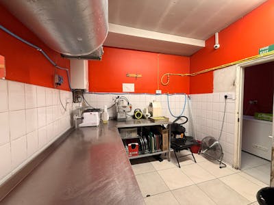 66 High Street, Enfield, Leisure To Let - WhatsApp Image 2026-05-13 at 17.39.41 (1).jpeg