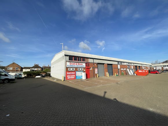 Unit 4, Vale Industrial Estate, Aylesbury, Industrial To Let - IMG_2892.JPG