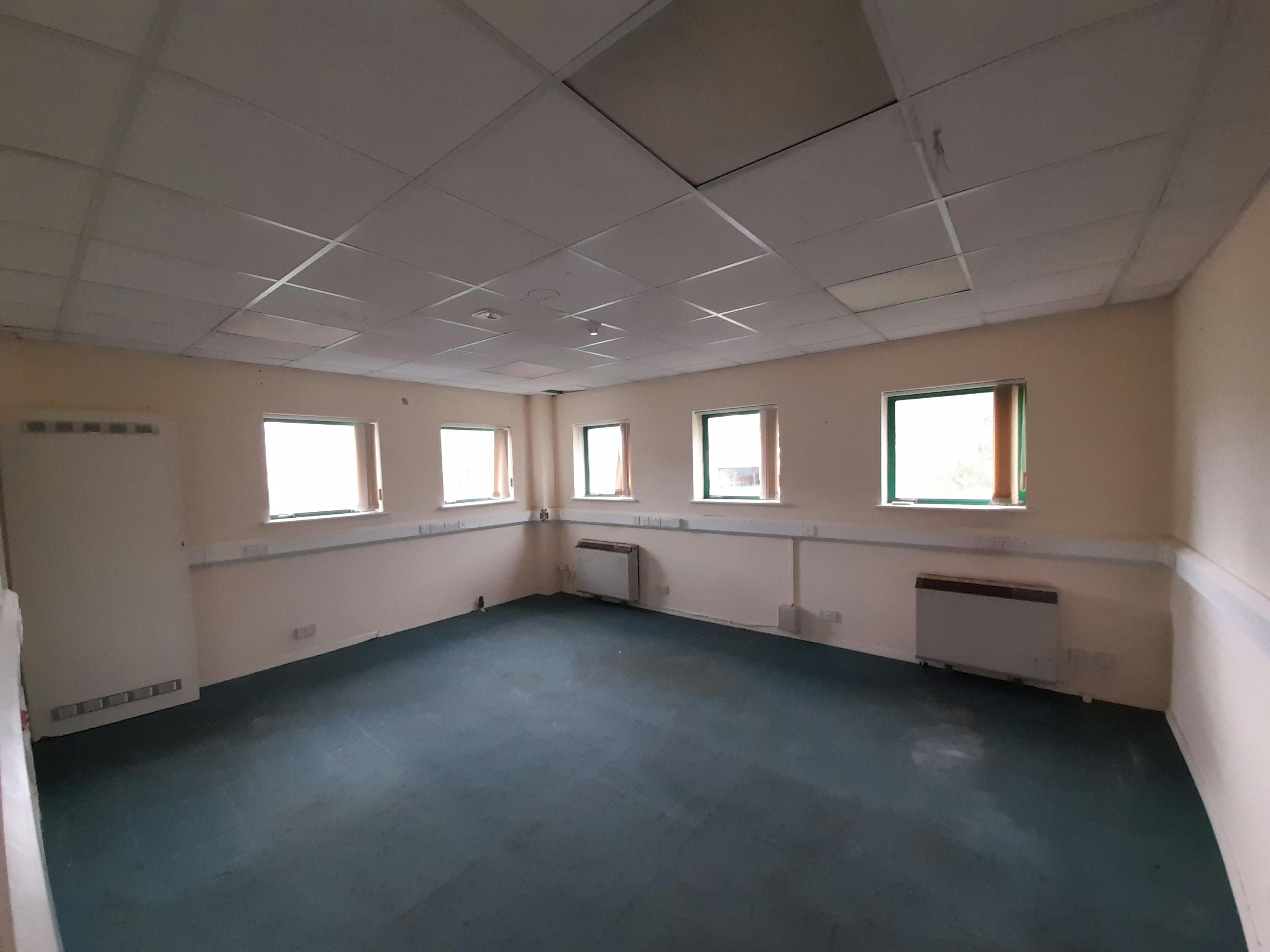 Office in Basingstoke - photo 4
