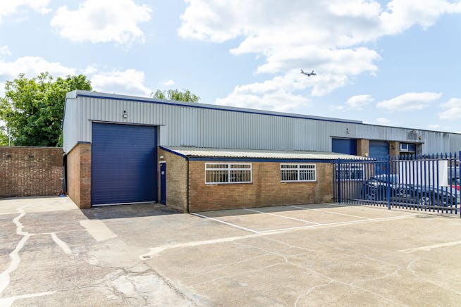 Unit B09, National Works Trading Estate, Hounslow, Industrial / Warehouse To Let - 1.jpg