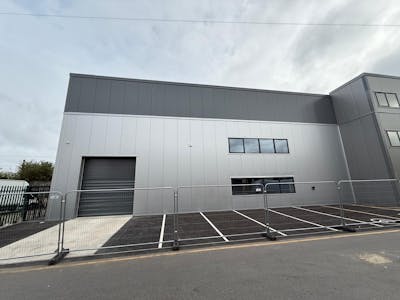 142 Johnson Street, Southall, Industrial/Logistics To Let - WhatsApp Image 20250610 at 085451_1505b210.jpg