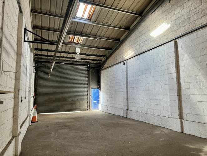 Unit B6, Egham, Warehouse & Industrial To Let / For Sale - IMG_1891.jpg