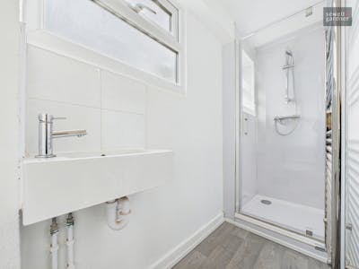 820 St. Albans Road, Watford, Investment For Sale - Bathroom shot.jpg