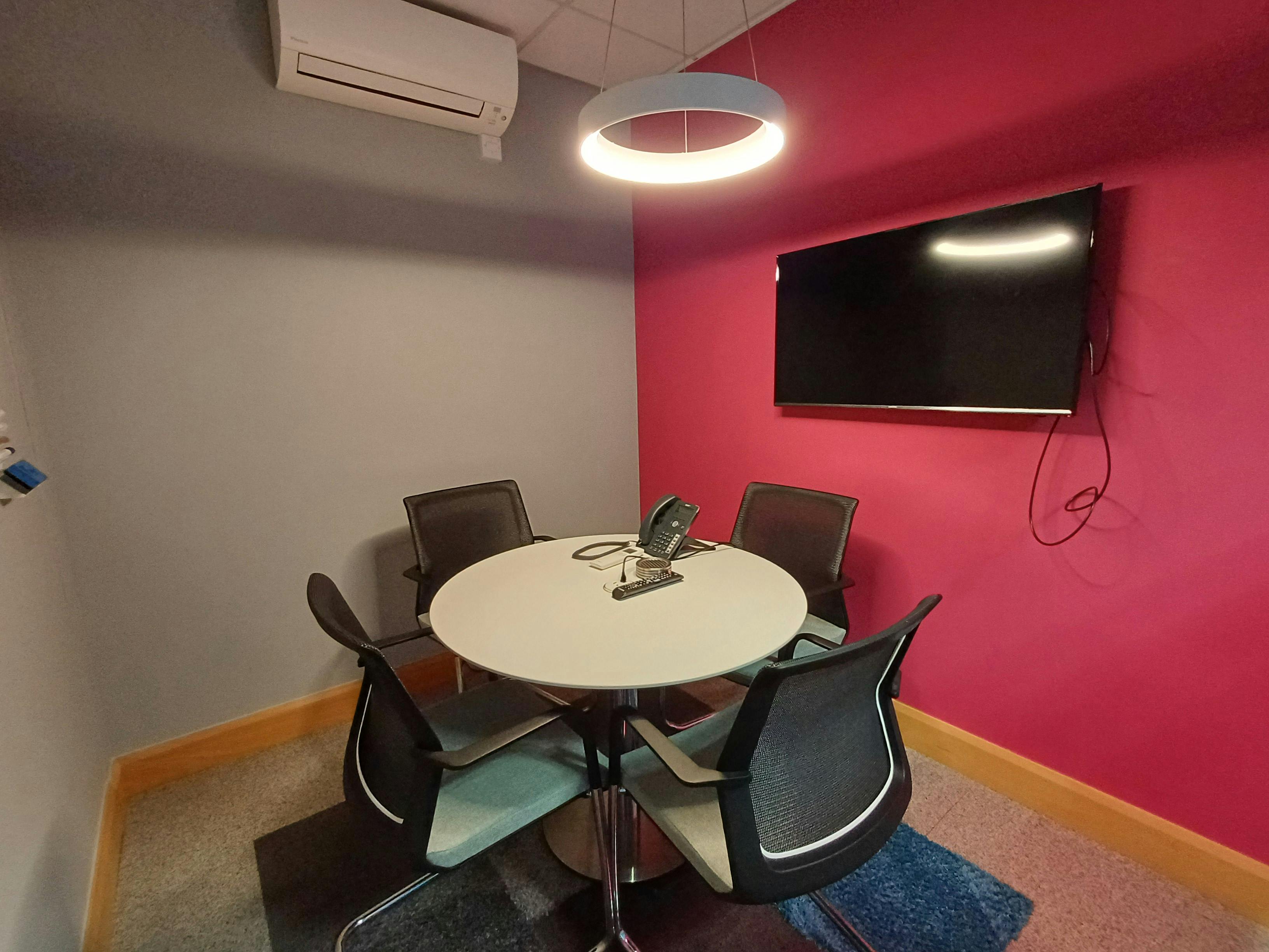 Office in Crawley - photo 3