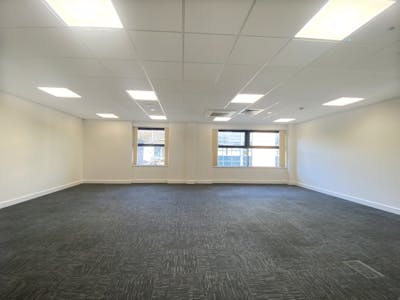 3 Queen's Square, Ascot, Office To Let / For Sale - IMG_0629.jpg