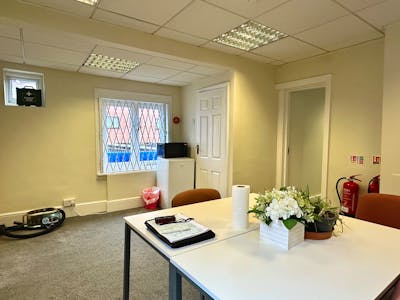 48 High Street South, Dunstable, Office To Let - IMG_5213.JPG