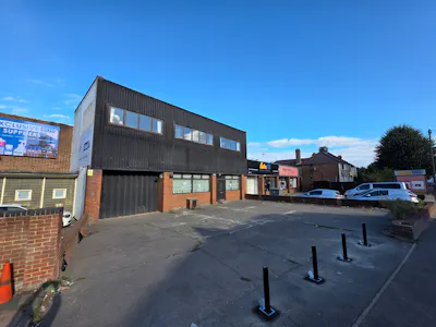 Unit 5, Chingford Industrial Centre, Hall Lane, London, Industrial To Let / For Sale - 1000064423.jpg