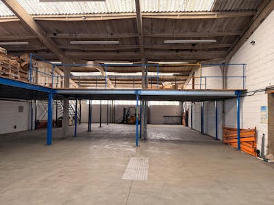 The Warehouse, Aylesbury, Industrial To Let - 20260428_143429000_iOS 3.jpg