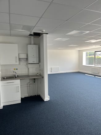 Unit 2, Oyster Park, Chertsey Road, Byfleet, Warehouse & Industrial To Let - IMG_1718.jpg