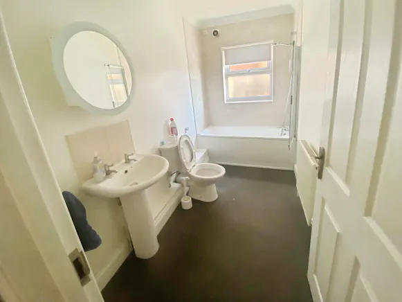 Rear Of 277 Ashingdon Road, Rochford, Office To Let - 16fa9192-WhatsApp 20Image 202026-08-06 20at 2010.57.30 20 281 29.jpeg
