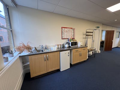 Sanford House, Horsham, Office To Let - IMG_2255.jpg