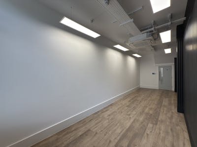 188 Tooley Street, Southwark, SE1, London, Leisure / Office / Retail To Let - 118 Tooley Street  Long Narrow Room With Wooden Floor And Modern Lighting.jpg