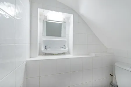 St John Street, London, Residential Flat To Let - W/C