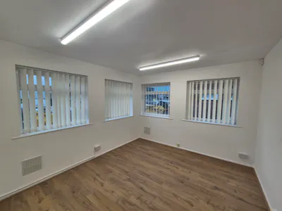Unit 2 Second Avenue, Stockport, Industrial/Logistics To Let - 20260925_094324.jpg