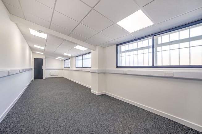 Unit B09, National Works Trading Estate, Hounslow, Industrial / Warehouse To Let - 3.jpg