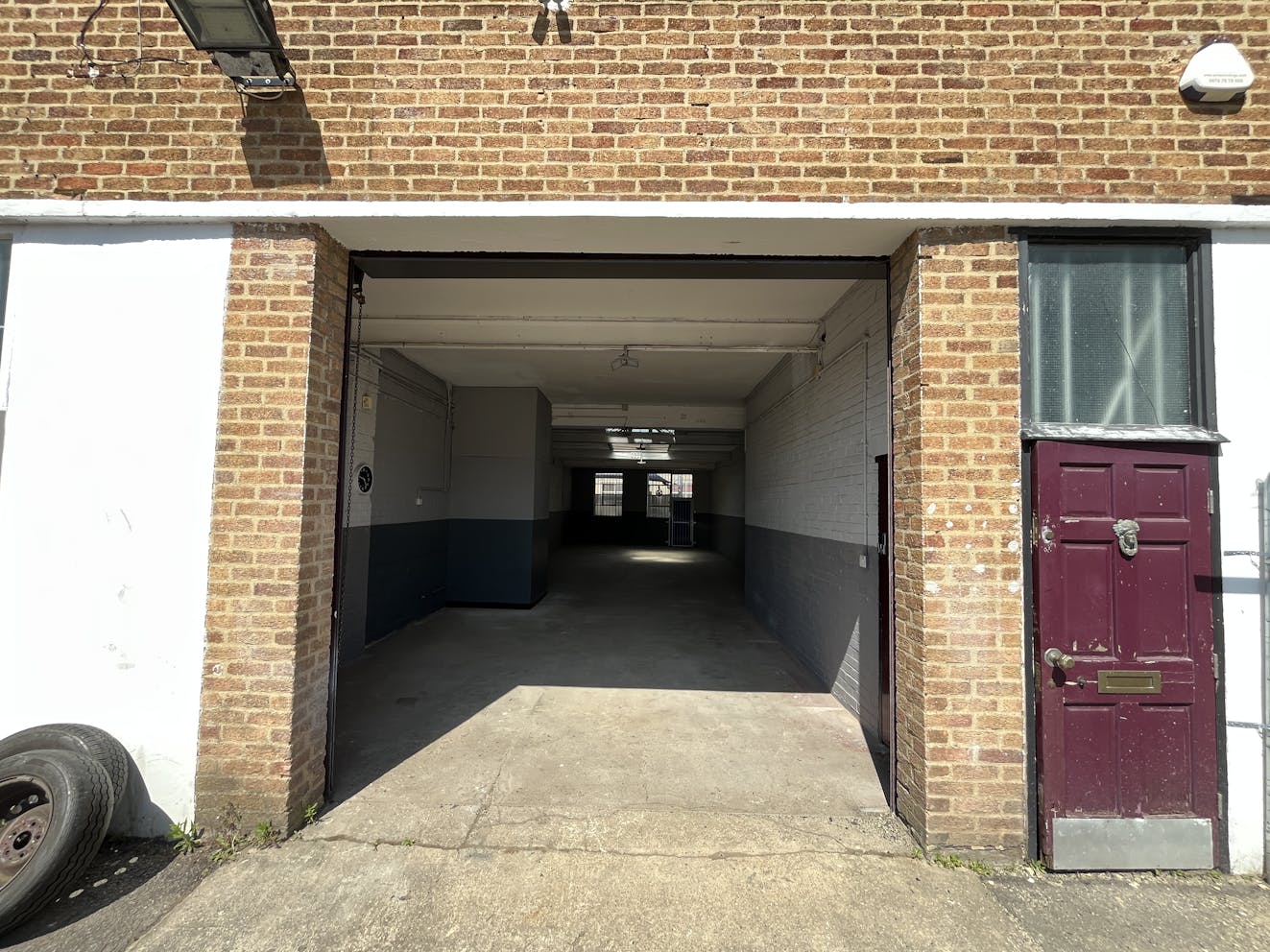11 Trafford Road, Reading, Industrial / Warehouse To Let - Ground Floor Workshop / Industrial Area