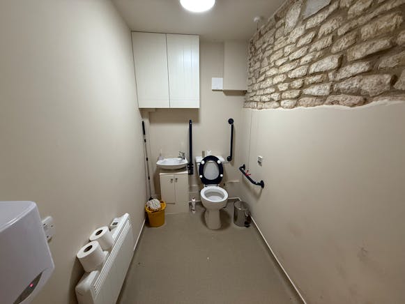 Simmons Barn, Churchfield Farm, Oundle, Offices To Let - WCs