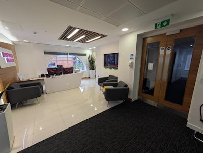 1st Floor Offices, Eastgate Court, Guildford, Office To Let - Pic 3.jpg