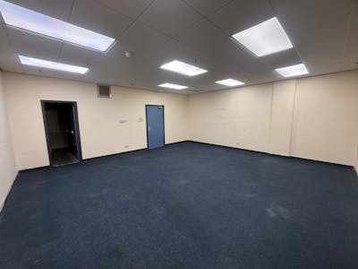 12 Market Place, Burgess Hill, Retail To Let - IMG_9873.jpeg