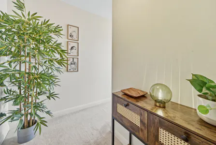 Borough High Street, London, Residential Flat To Let - Hallway