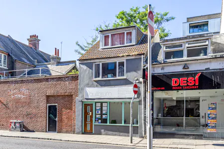 6 Oxford Street, Brighton, Alternative Use Opportunity / Arts/Crafts / Class E Retail / Leisure / E (Commercial / Business / Service) / E Class Retail / Leisure (no extract - Open A1) / Healthcare / Leisure / Office / Studio / Gallery / Studio / Workshop / Sui Generis To Let - Oxford Street. 6-010.JPG
