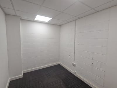 Unit F1, Unit F2, Hyde, Industrial/Logistics To Let - 20231205_144351.jpg