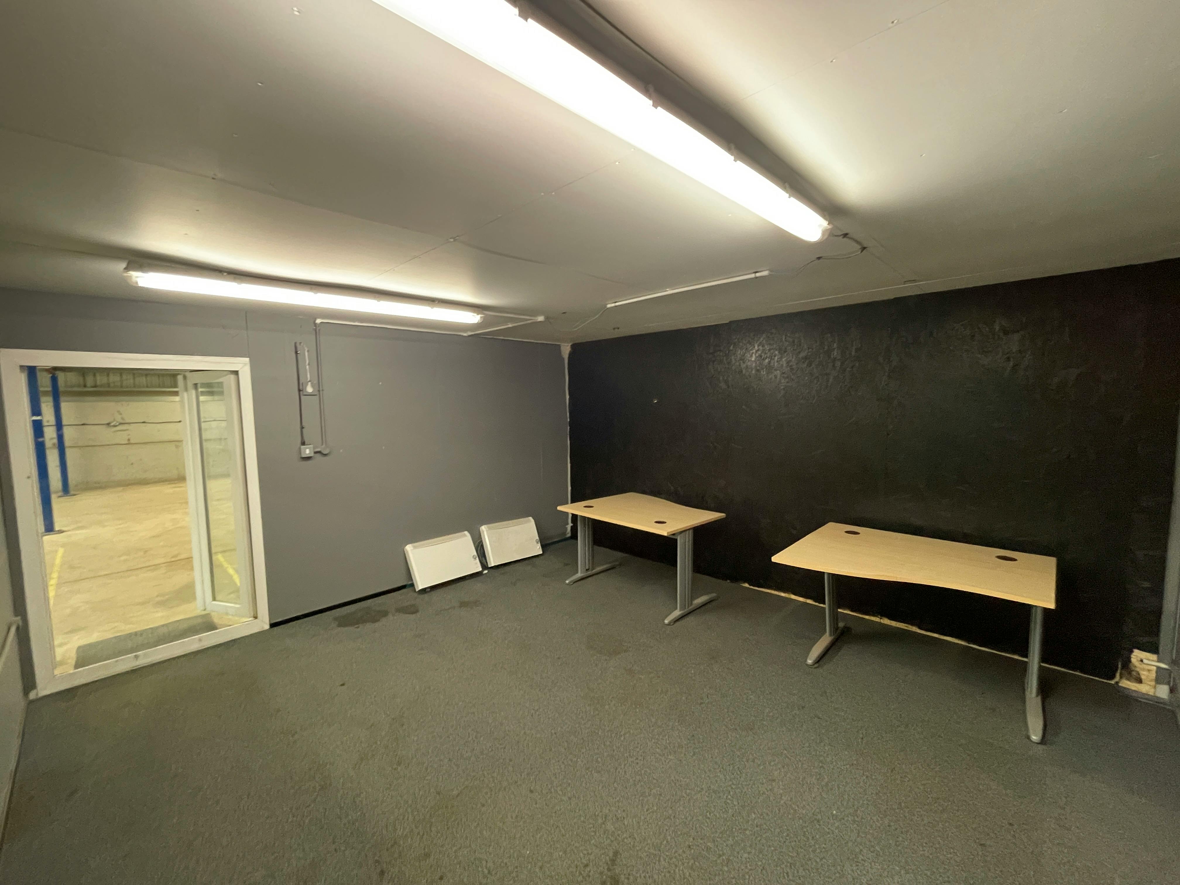 Unit 1 Berryfield Farm, Aylesbury, Industrial To Let - IMG_5822.JPG
