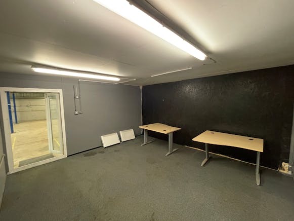 Unit 1 Berryfield Farm, Aylesbury, Industrial To Let - IMG_5822.JPG
