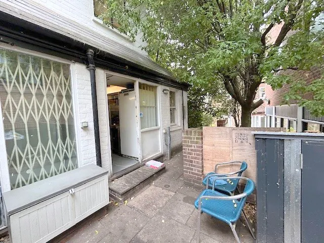 13 High Street, Windsor, A3 / Retail To Let - Rear staff courtyard ii.jpg