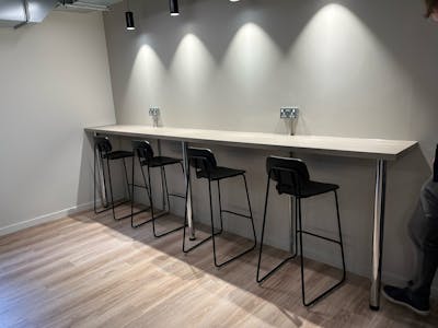 71 Kingsway, London, Office To Let - 71 Kingsway kitchen table.jpg