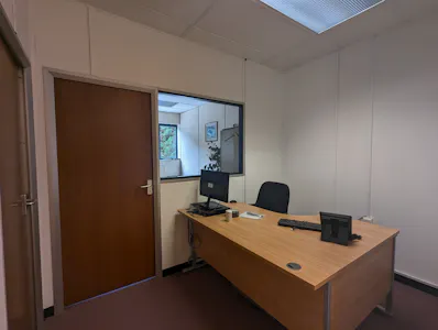 Regal House, Watford, Office For Sale - PXL_20260918_135430667.jpg