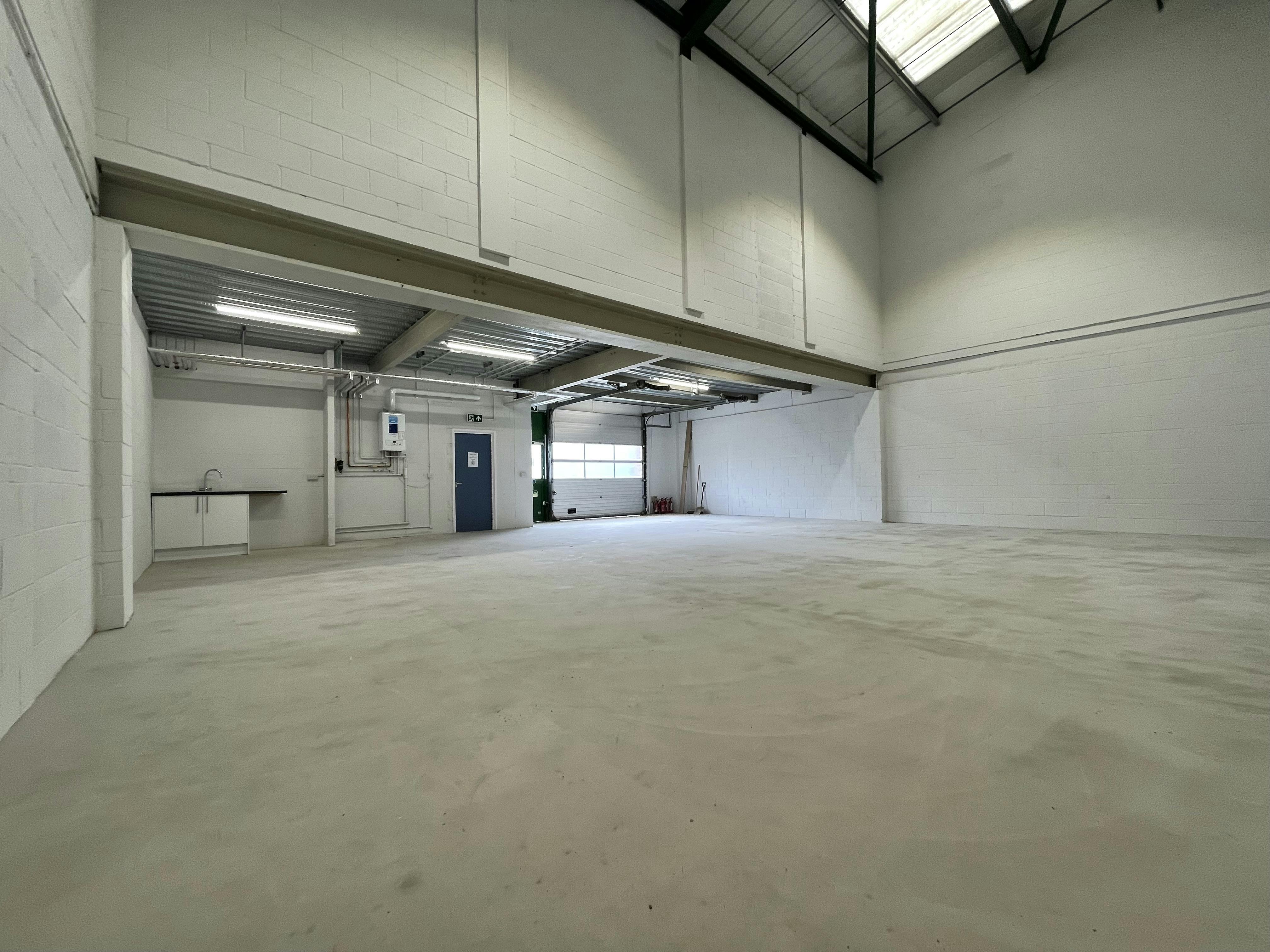 Unit 14, County Park, Shrivenham Road, Swindon, Industrial To Let - IMG_9859.jpg