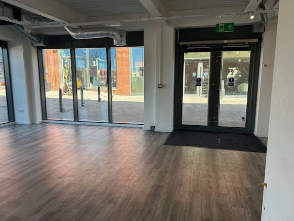 Unit 10, Elms Walk, Wokingham, Retail To Let - 10.jpg